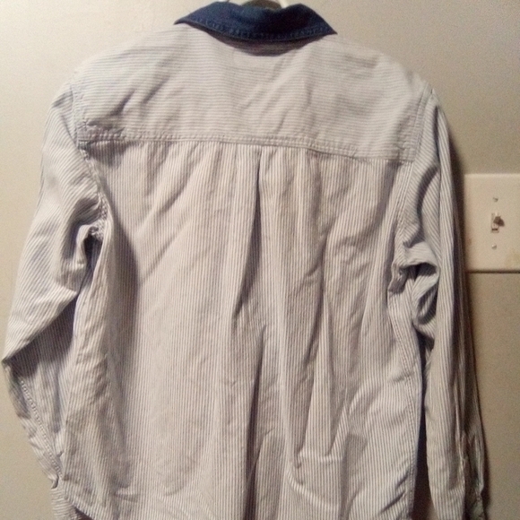 CABIN Creek Christmas ladies blue and white pin stripe blouse. Size large - Picture 5 of 7